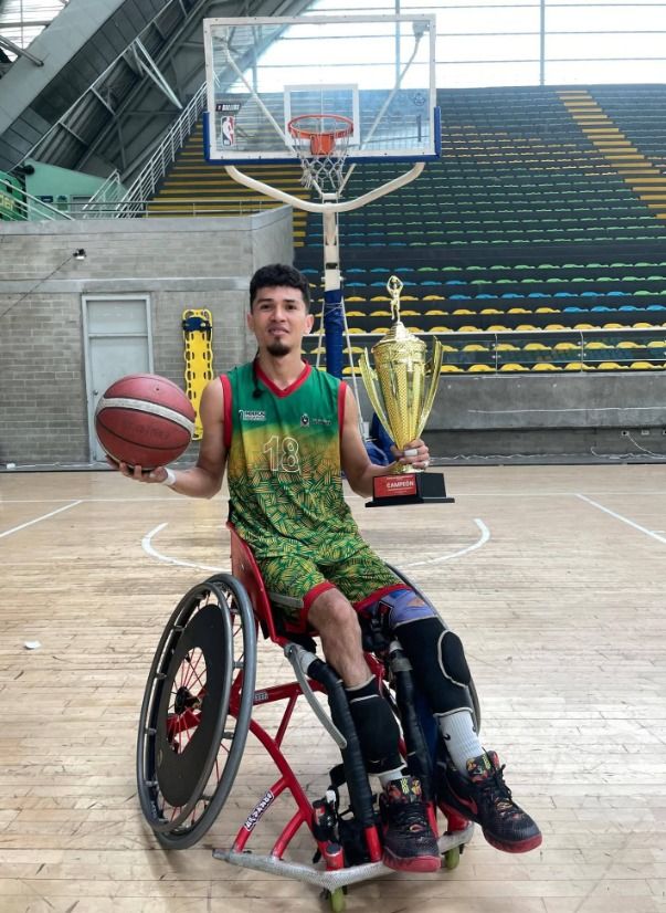 Estudiante Unitropista integra equipo campeón nacional de baloncesto en silla de ruedas